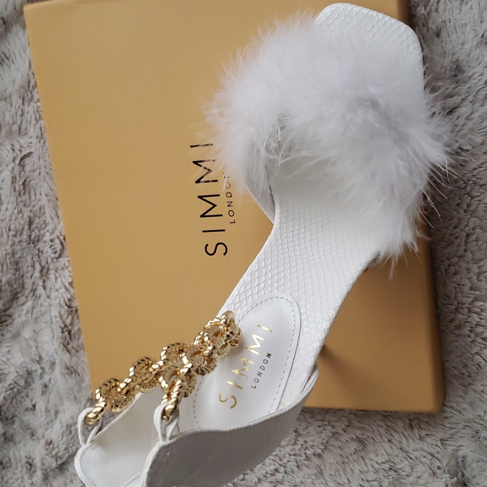 SIMMI London White Faux Snack Fluffy Chain Heel